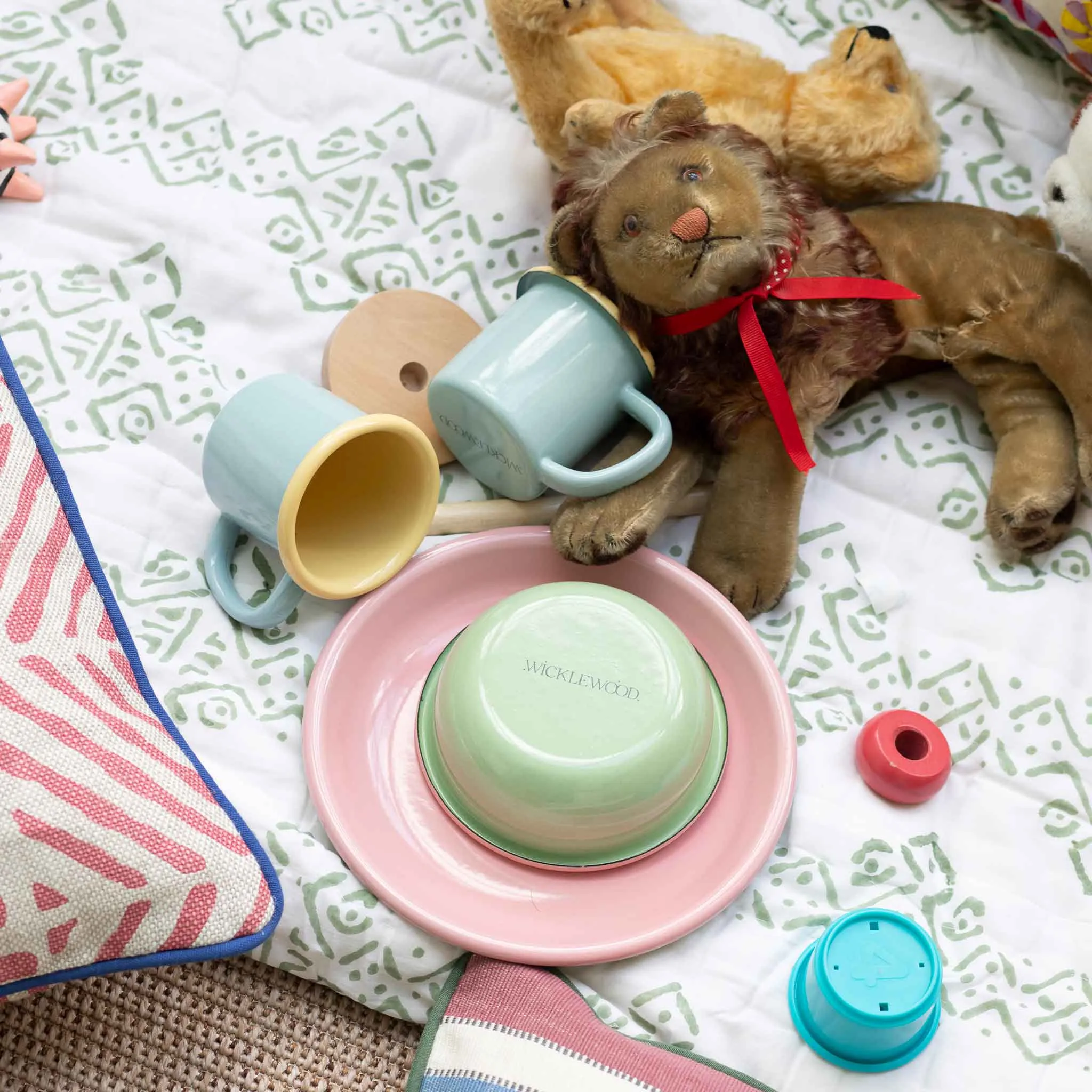 Children's 3 Piece Enamel Tableware Set Green Pink